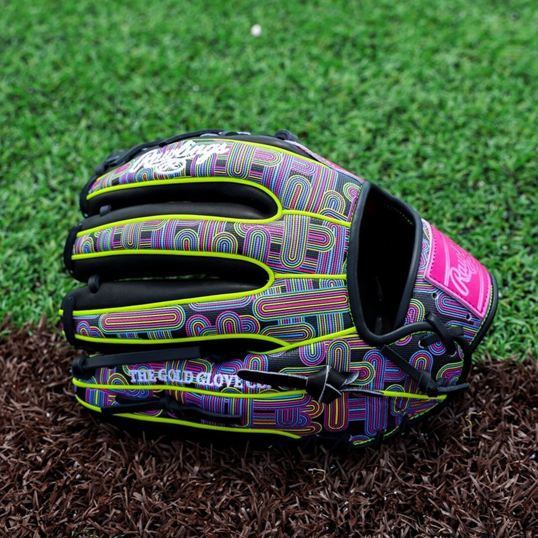 Rawlings Online | Rawlings Heart of the Hide ColorSync 10 11.5 in Infield Glove Right Hand Throw