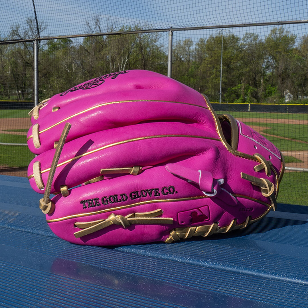 Rawlings On Sale | Exclusive 11.5-Inch R2G Heart of the Hide Berry Infield Glove Right Hand Throw