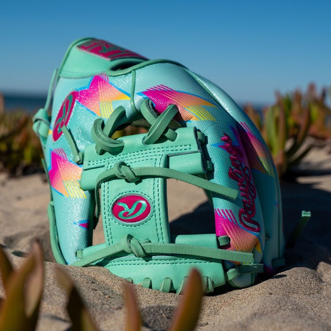 Rawlings Sale | Rawlings Heart of the Hide Spring Break 11.5 Inch Infield Glove Right Hand Throw