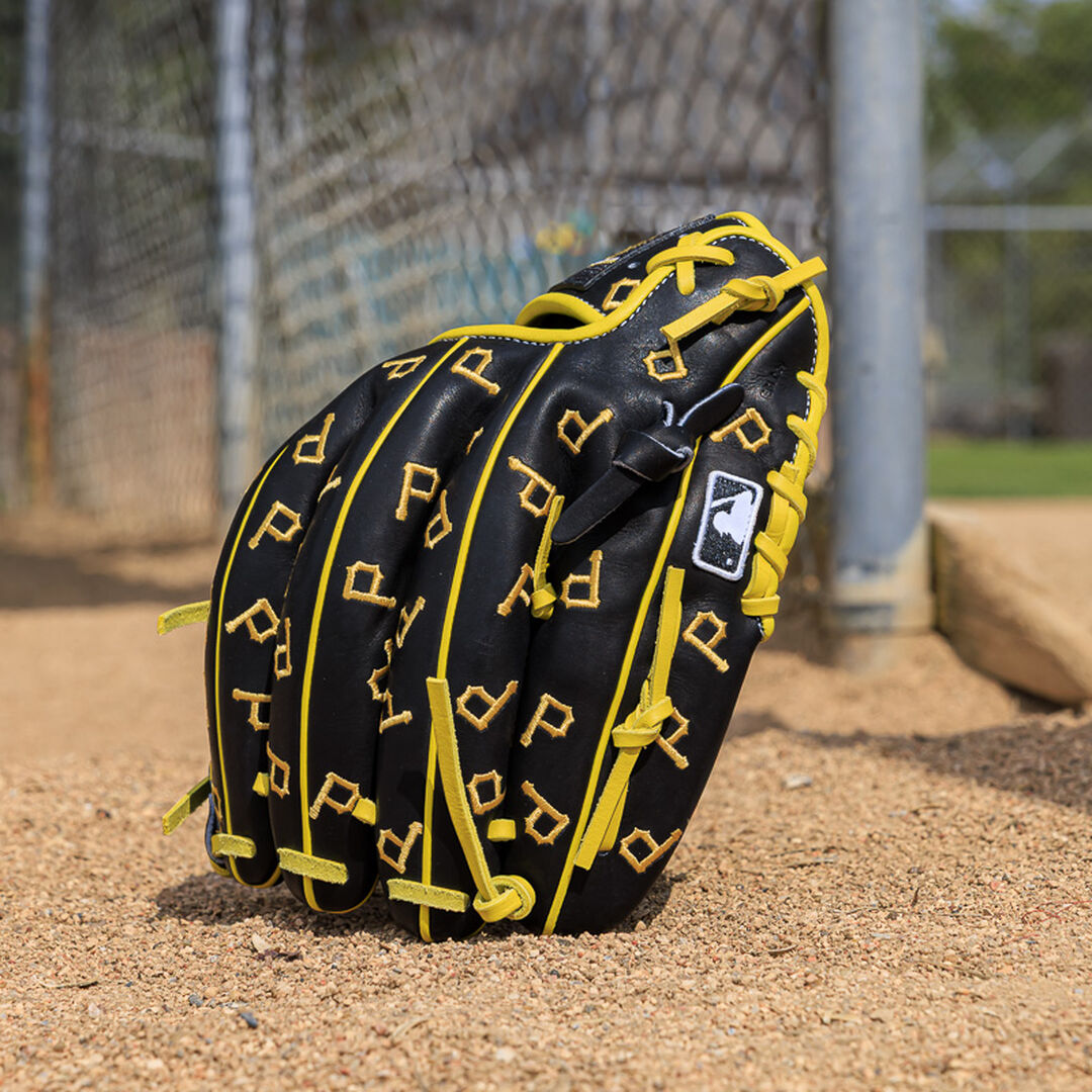 Rawlings New | Pittsburgh Pirates Heart of the Hide 11.75-Inch Infield Glove