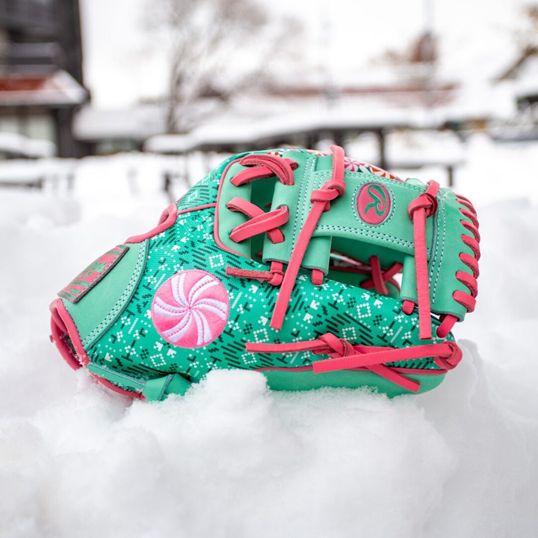 Rawlings Sale | Exclusive Heart of the Hide 11.5-Inch Holiday Glove Right Hand Throw