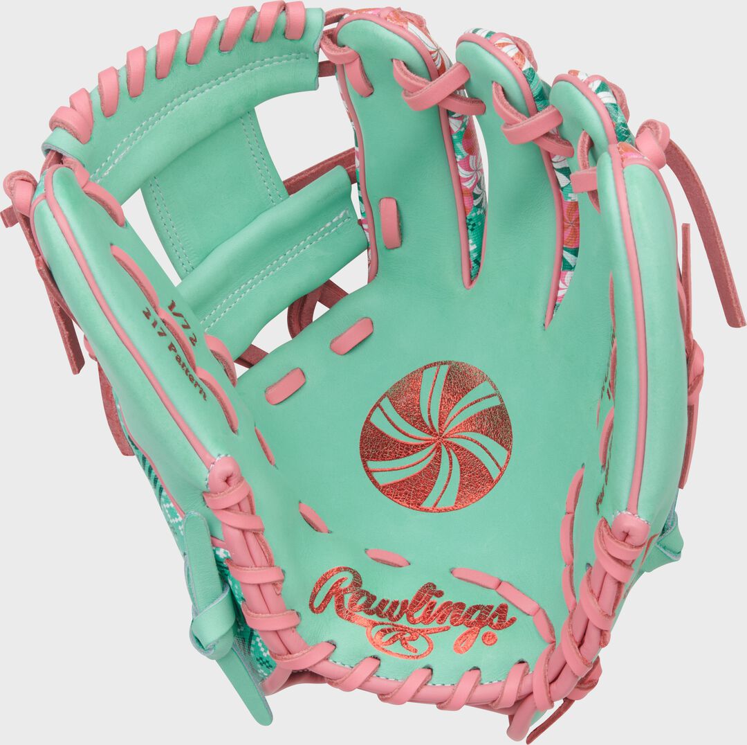Rawlings Sale | Exclusive Heart of the Hide 11.5-Inch Holiday Glove Right Hand Throw