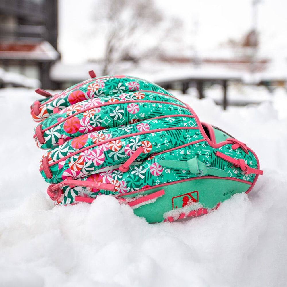 Rawlings Sale | Exclusive Heart of the Hide 11.5-Inch Holiday Glove Right Hand Throw