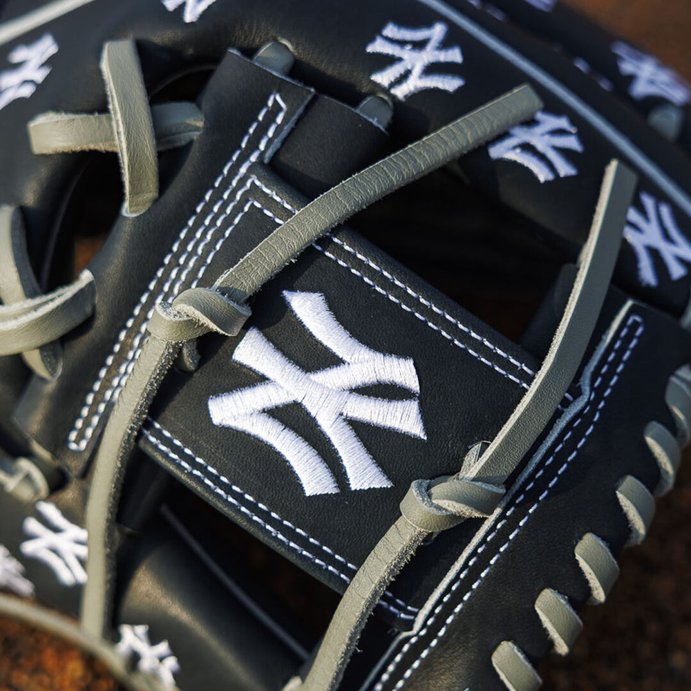 Rawlings Discount | New York Yankees Heart of the Hide 11.75-Inch Infield Glove