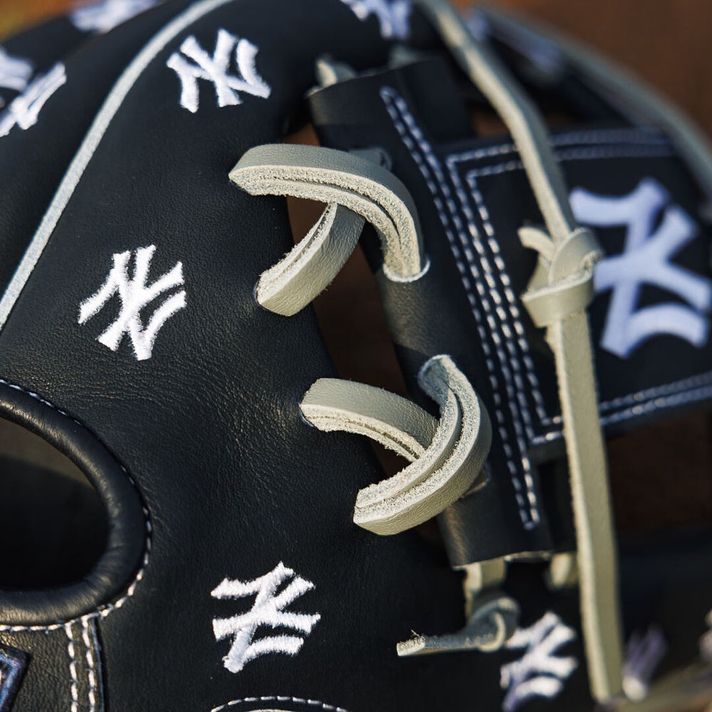 Rawlings Discount | New York Yankees Heart of the Hide 11.75-Inch Infield Glove