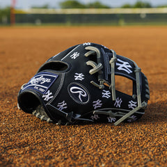 Rawlings Discount | New York Yankees Heart of the Hide 11.75-Inch Infield Glove