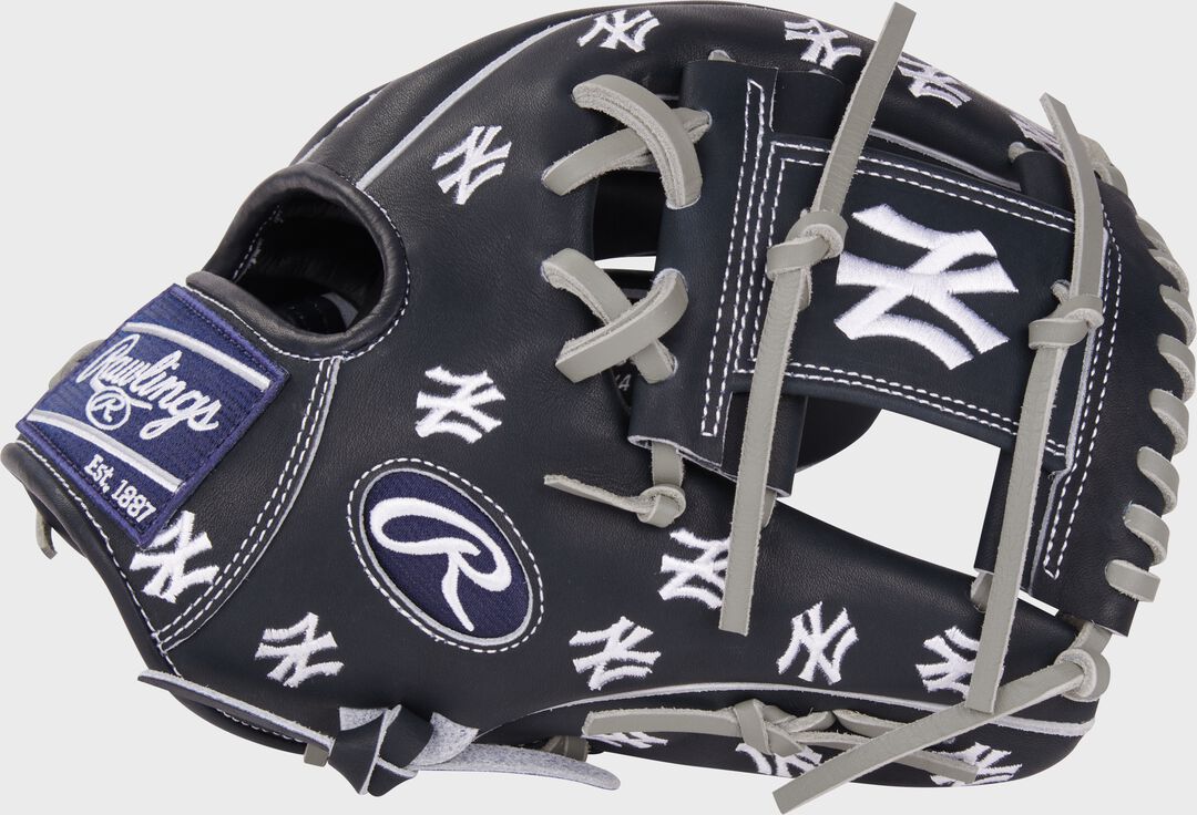 Rawlings Discount | New York Yankees Heart of the Hide 11.75-Inch Infield Glove