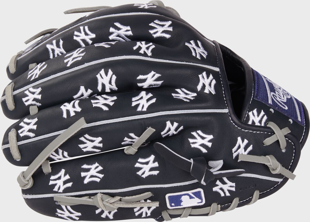 Rawlings Discount | New York Yankees Heart of the Hide 11.75-Inch Infield Glove