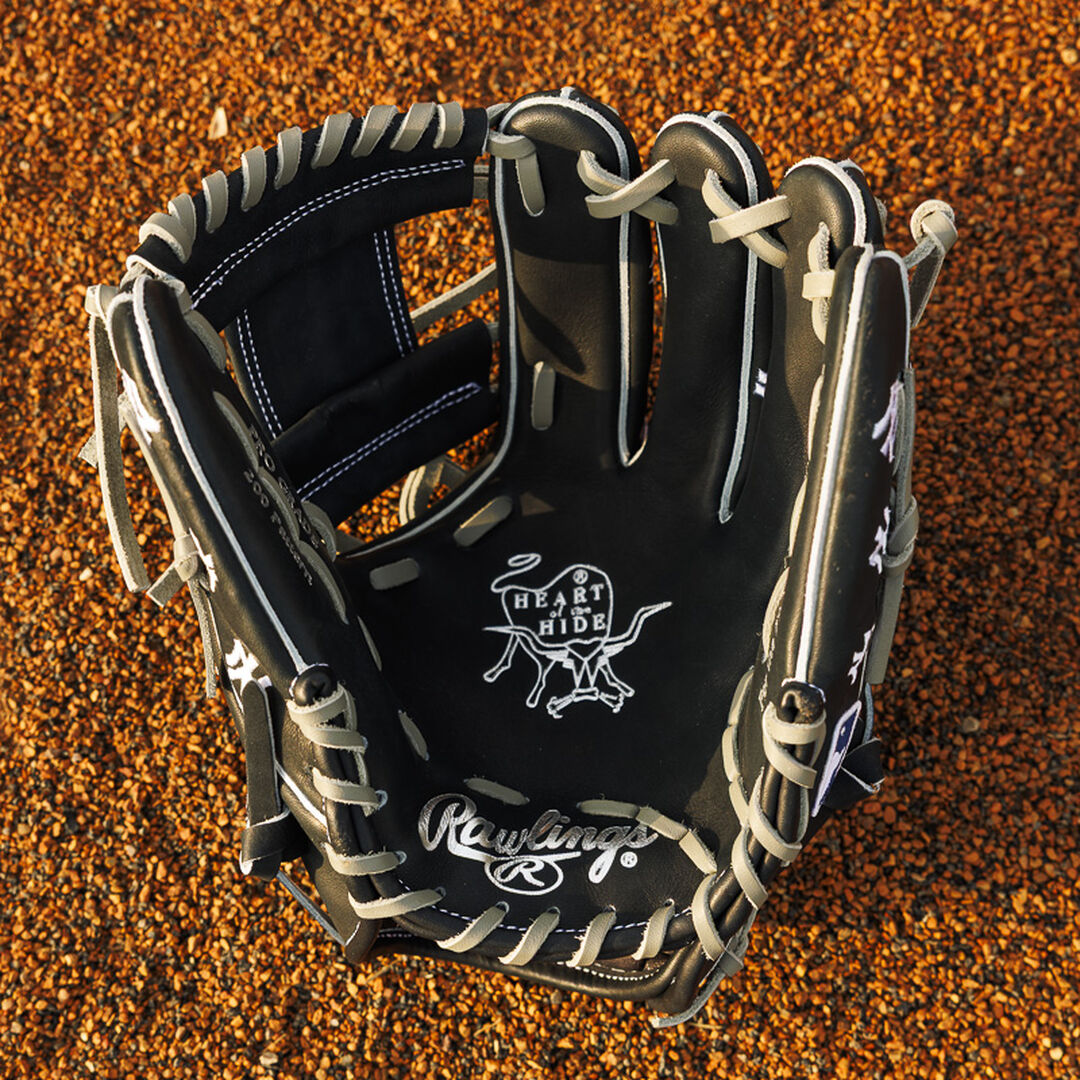 Rawlings Discount | New York Yankees Heart of the Hide 11.75-Inch Infield Glove