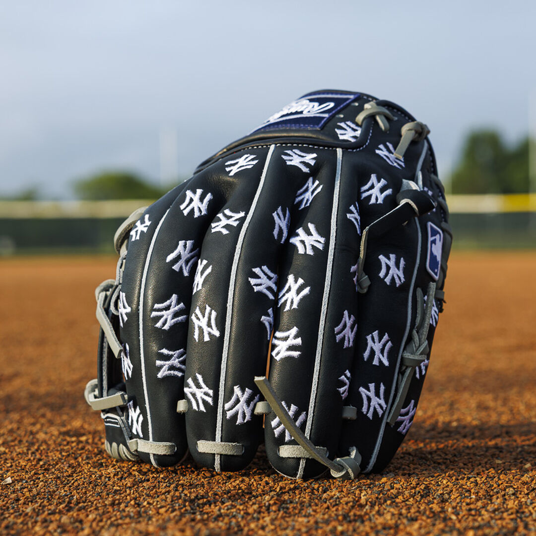 Rawlings Discount | New York Yankees Heart of the Hide 11.75-Inch Infield Glove