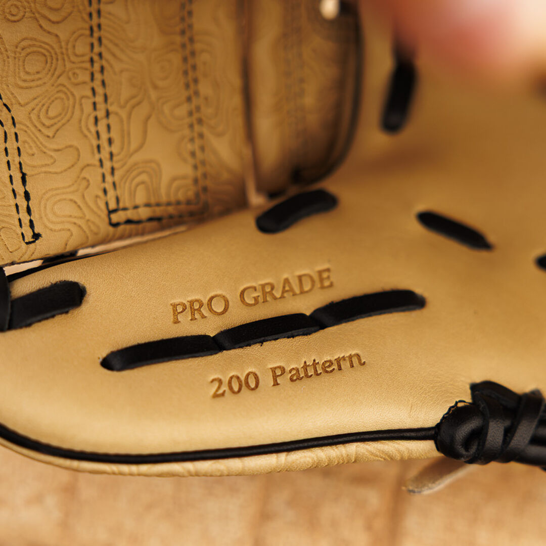 Rawlings New | Heart of the Hide 11.75-inch Topo Print Wing Tip Glove